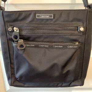 Calvin Klein crossbody purse… Super cute!